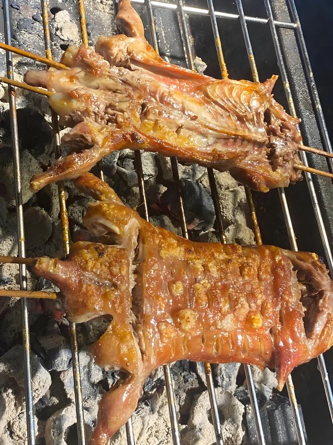 的美味本地人都习以为常游客看来十分怪异pg电子免费模拟器广西夜市中最具特色(图2) 的美味本地人都习以为常游客看来十分怪异pg电子免费模拟器广西夜市中最具特色(图2)