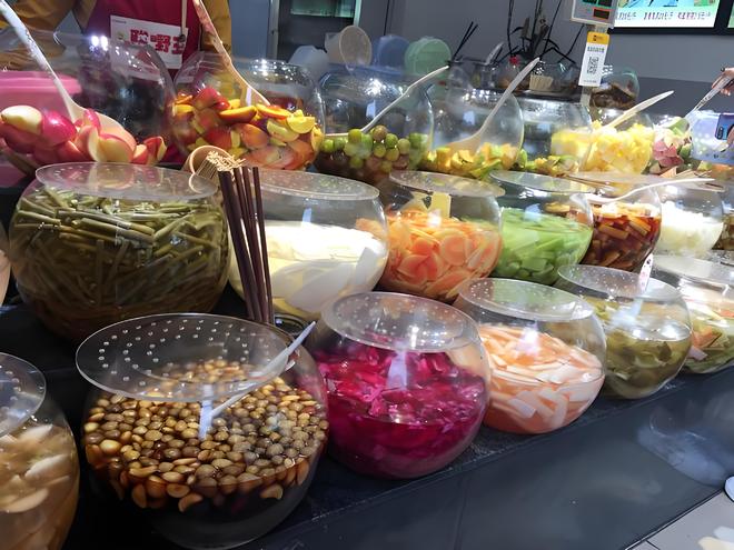 的美味本地人都习以为常游客看来十分怪异pg电子免费模拟器广西夜市中最具特色(图3) 的美味本地人都习以为常游客看来十分怪异pg电子免费模拟器广西夜市中最具特色(图3)